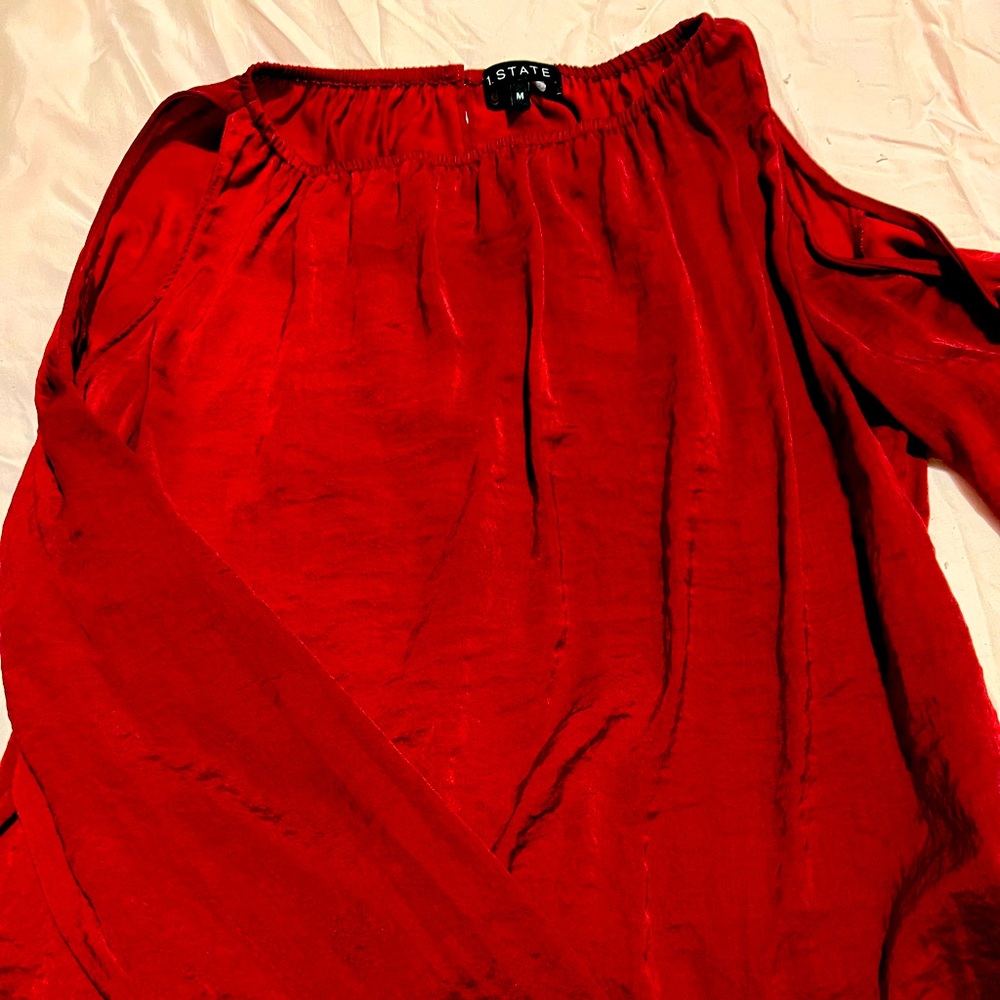 Red, size medium, brand is 1 state.